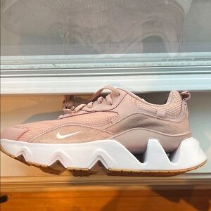 BRAND NEW Nike Women's Blush Pink Sneakers